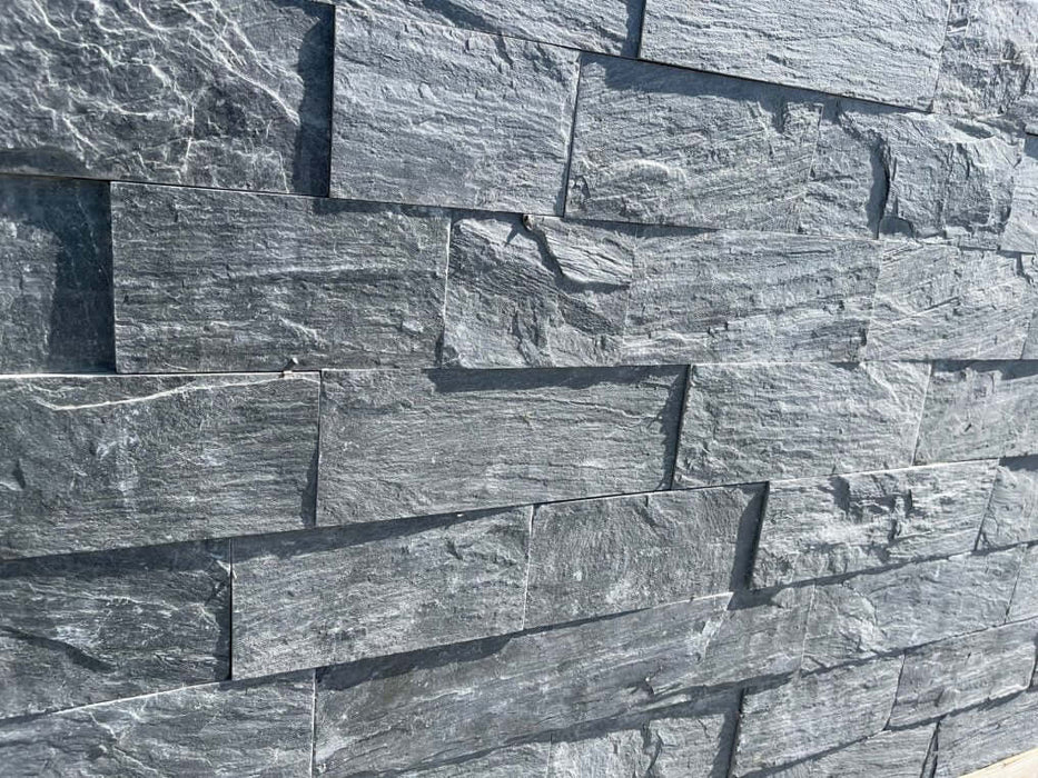 An image with a close-up of the Riverstone Natural Slate Cladding stone