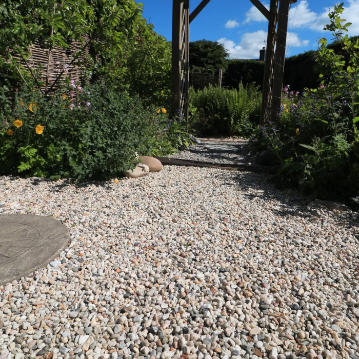 Apricot Gravel, 20mm: 875kg Bulk Bag