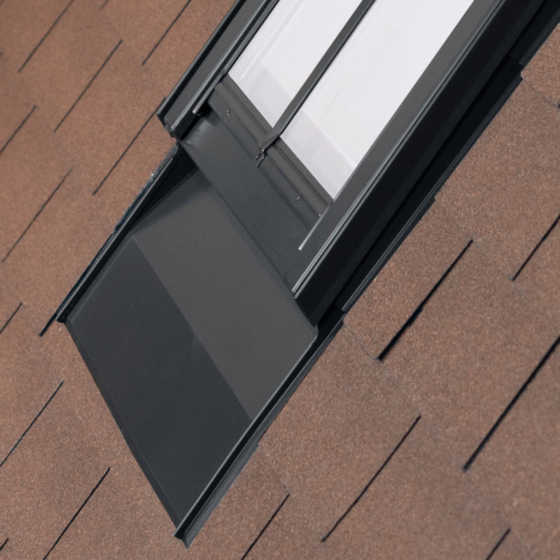 An image showing a Dakea window with the Flush Vintage Flashing KFF to show that you cannot see it from the outside.