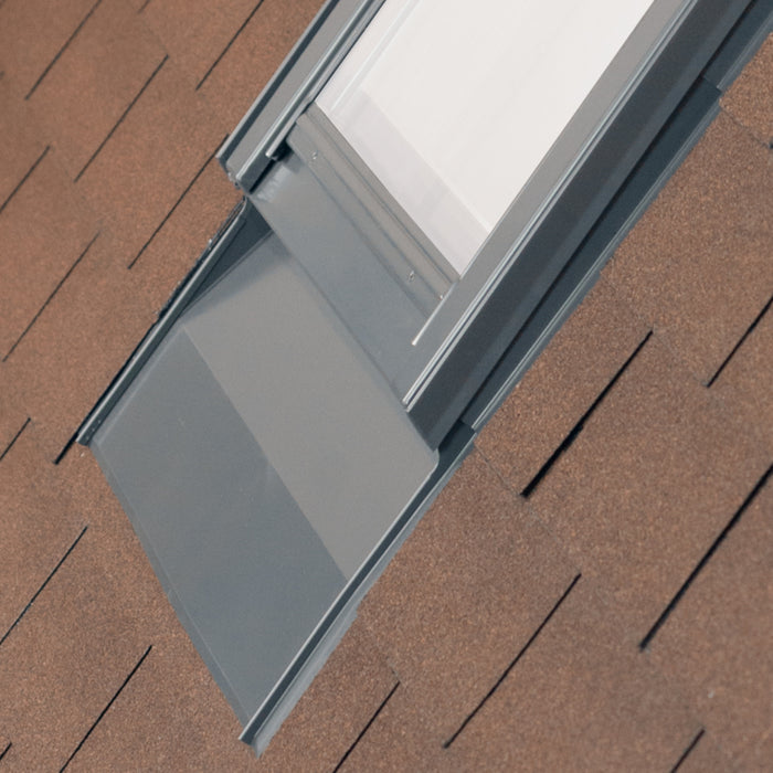 An image showing a Dakea window with the Flush Vintage Flashing KFF to show that you cannot see it from the outside.