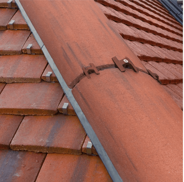 An image of an Easy Trim Easy Ridge Roll kit and how it looks when clay ridge is fitted on top.