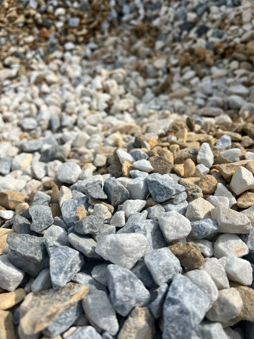 Mixed Stone Chippings: 800kg Bulk Bag