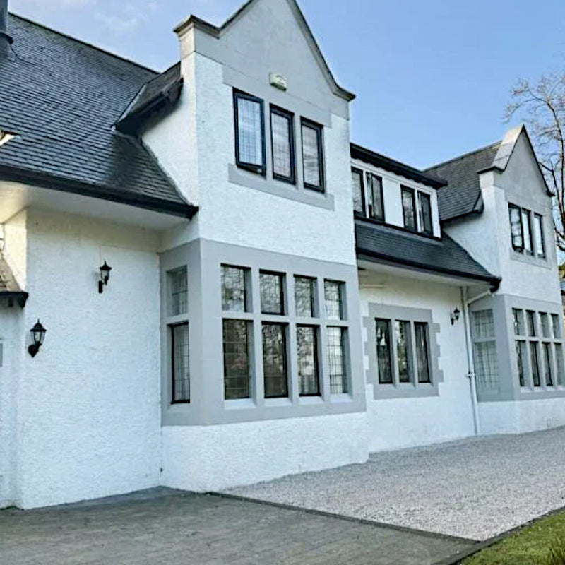 An image of a house with Polar White Dashing Stone applied to the render on the walls of the property.